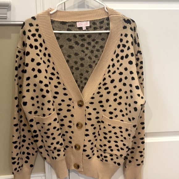 This sweater is in excellent condition. It is very soft and comfortable. - Picture 1 of 1